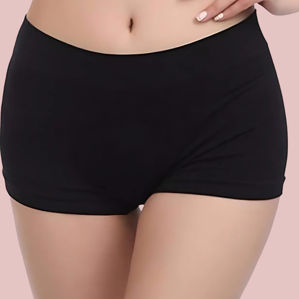 Snug & Stunning – Bandeau Bra and Boyshort Set black boyshorts close-up, showcasing seamless stretch fabric and soft waistband. Smooth, breathable women’s lingerie by KozyKlicks.
